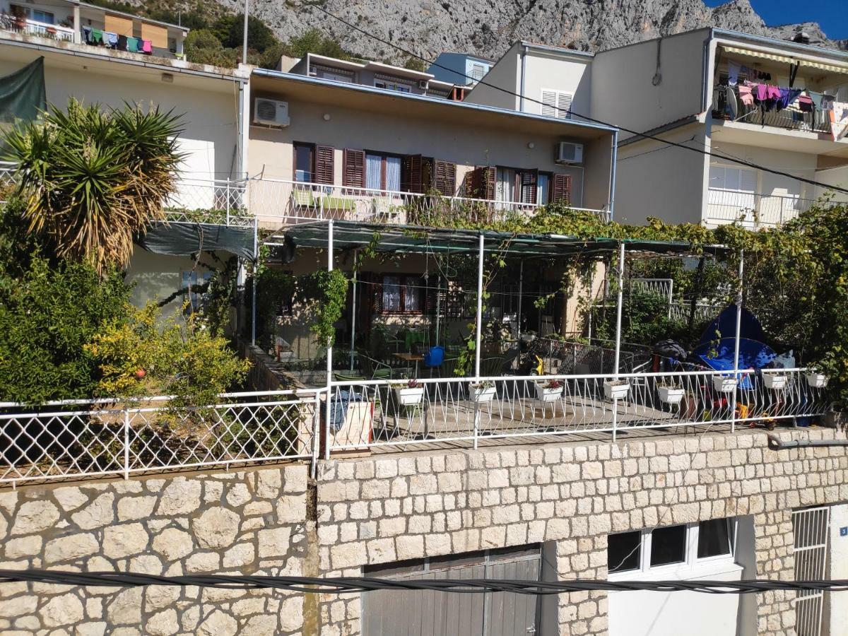 Apartments Niko 奥米什 外观 照片