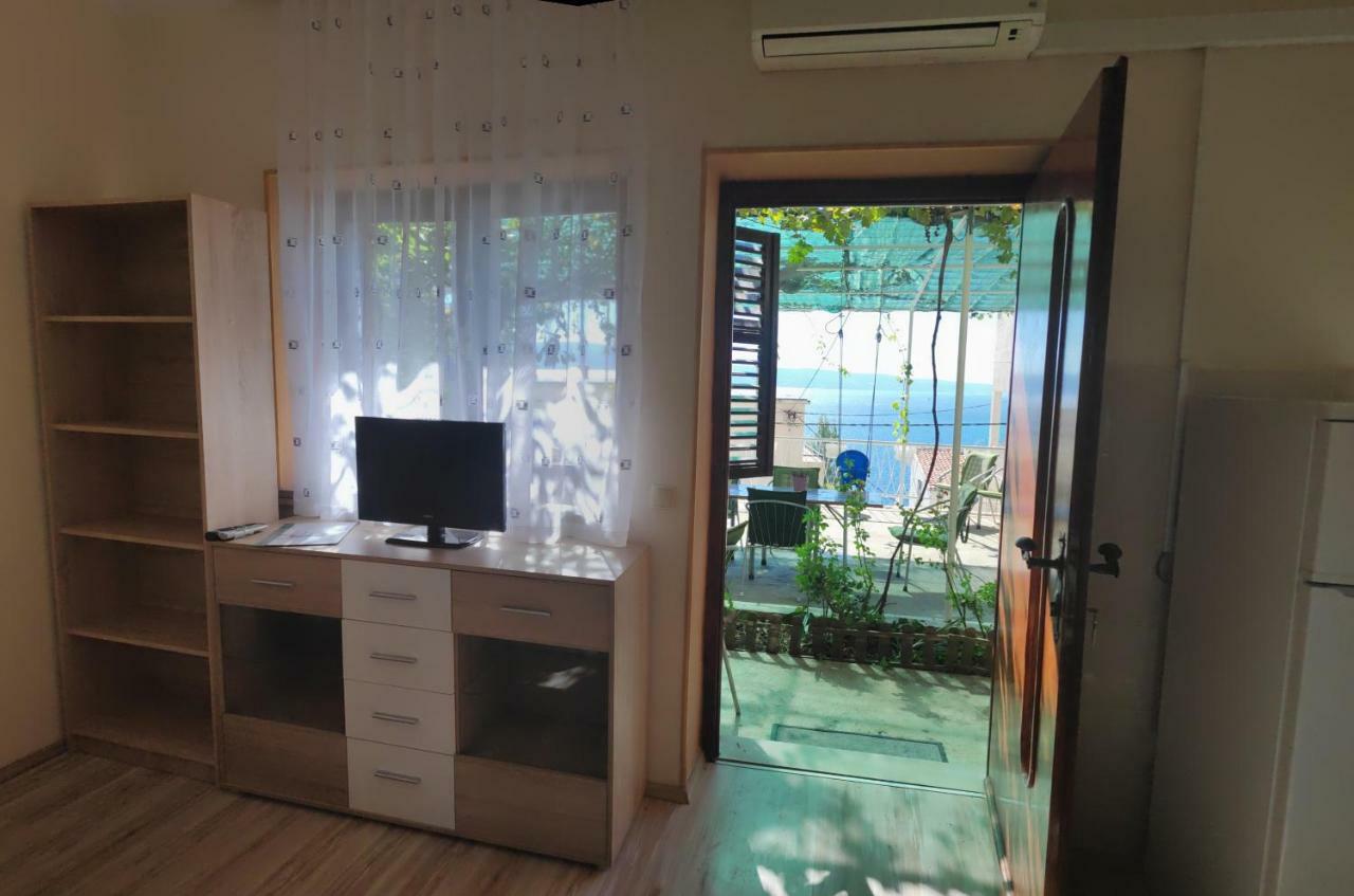 Apartments Niko 奥米什 外观 照片