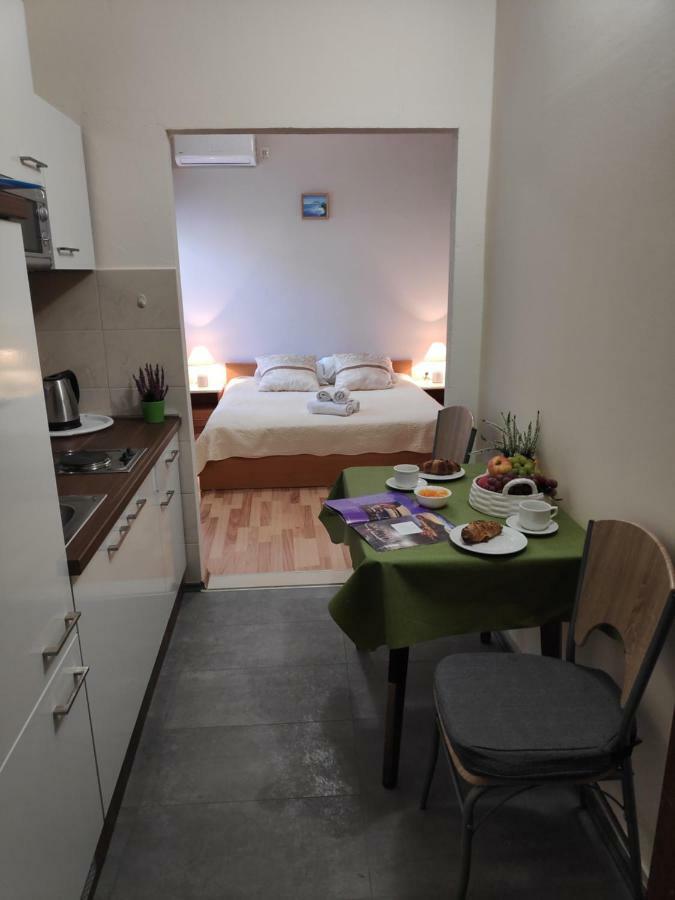 Apartments Niko 奥米什 外观 照片