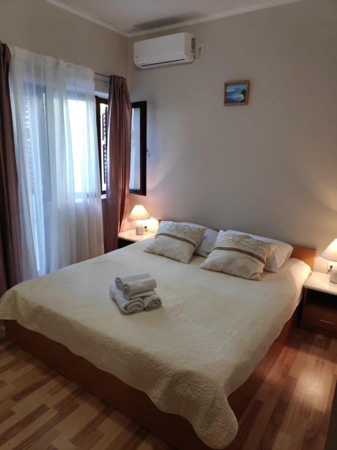 Apartments Niko 奥米什 外观 照片