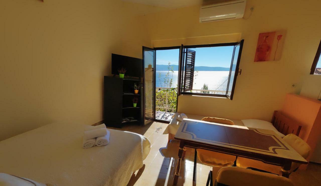 Apartments Niko 奥米什 外观 照片